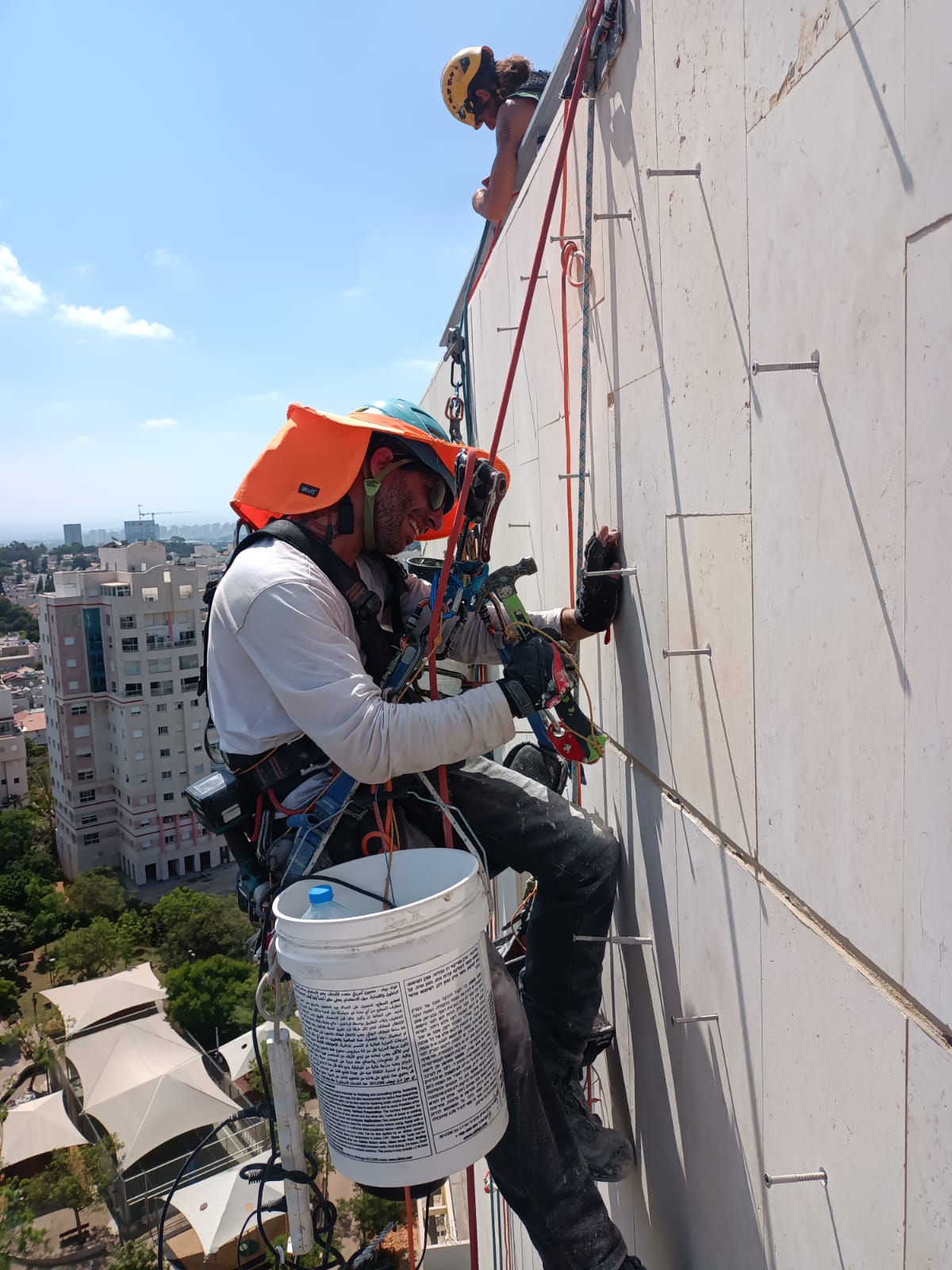 חיזוק אריחים