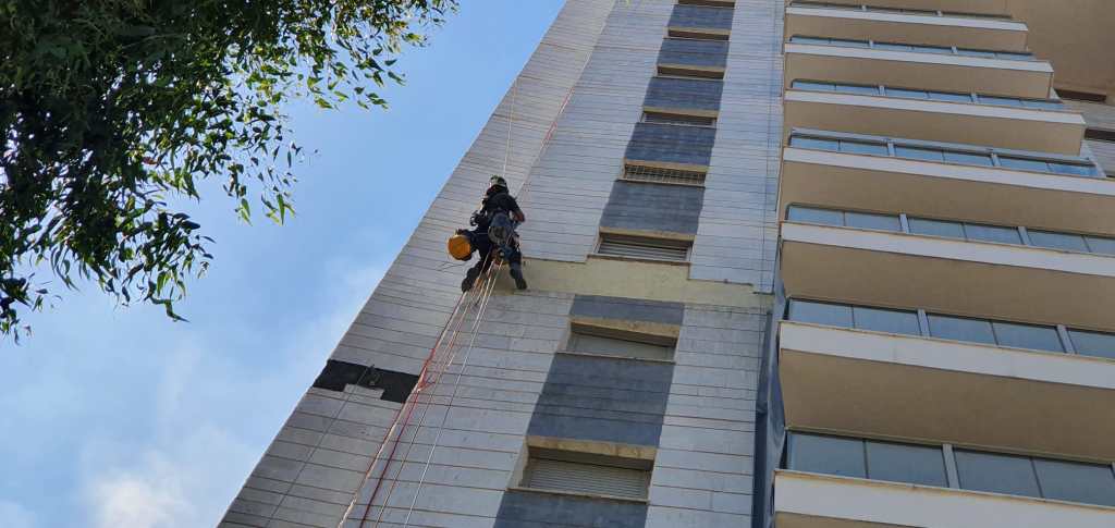 איטום והחלפת אריחים